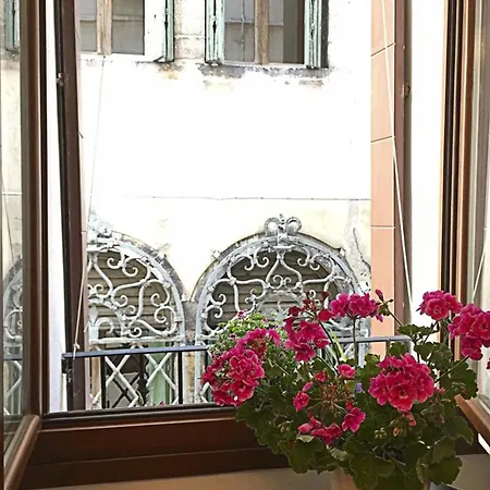 Casa Manuela Non Turisti Ma Ospiti Apartament *