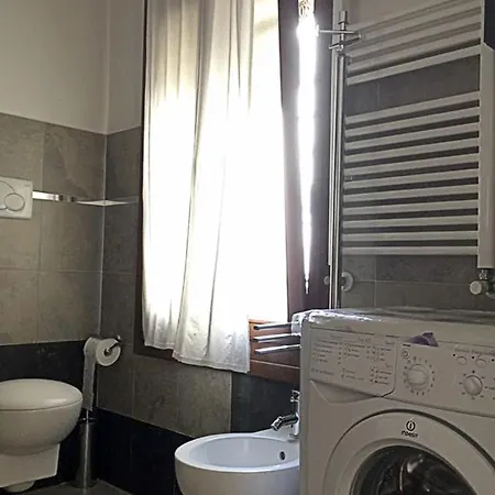 Casa Manuela Non Turisti Ma Ospiti Apartment *