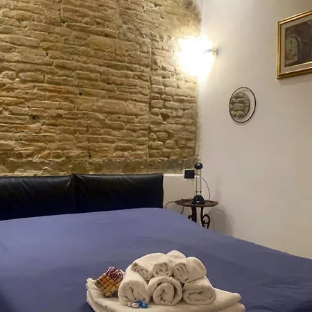 Apartment Casa Manuela Non Turisti Ma Ospiti *